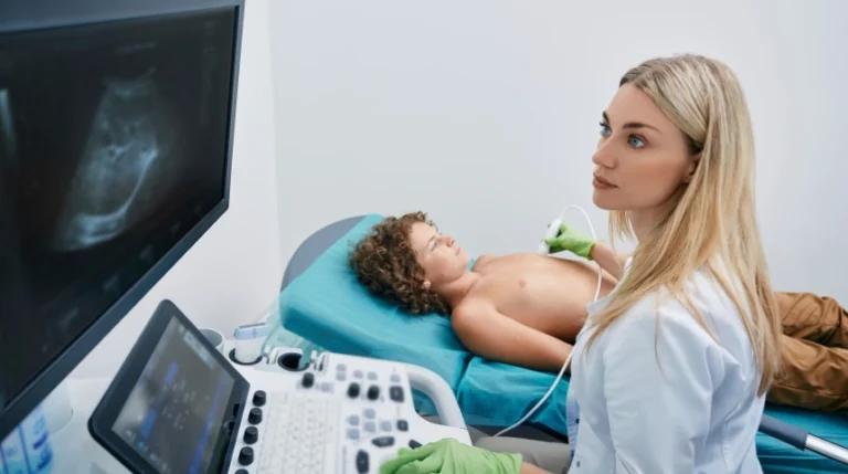 Infographic explaining peripheral angiography, illustrating X ray imaging of blood vessels in the legs and arms.