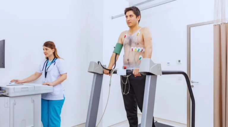 Infographic of a Stress ECHO test, showing a patient on a treadmill and ultrasound imaging of the heart under exertion.